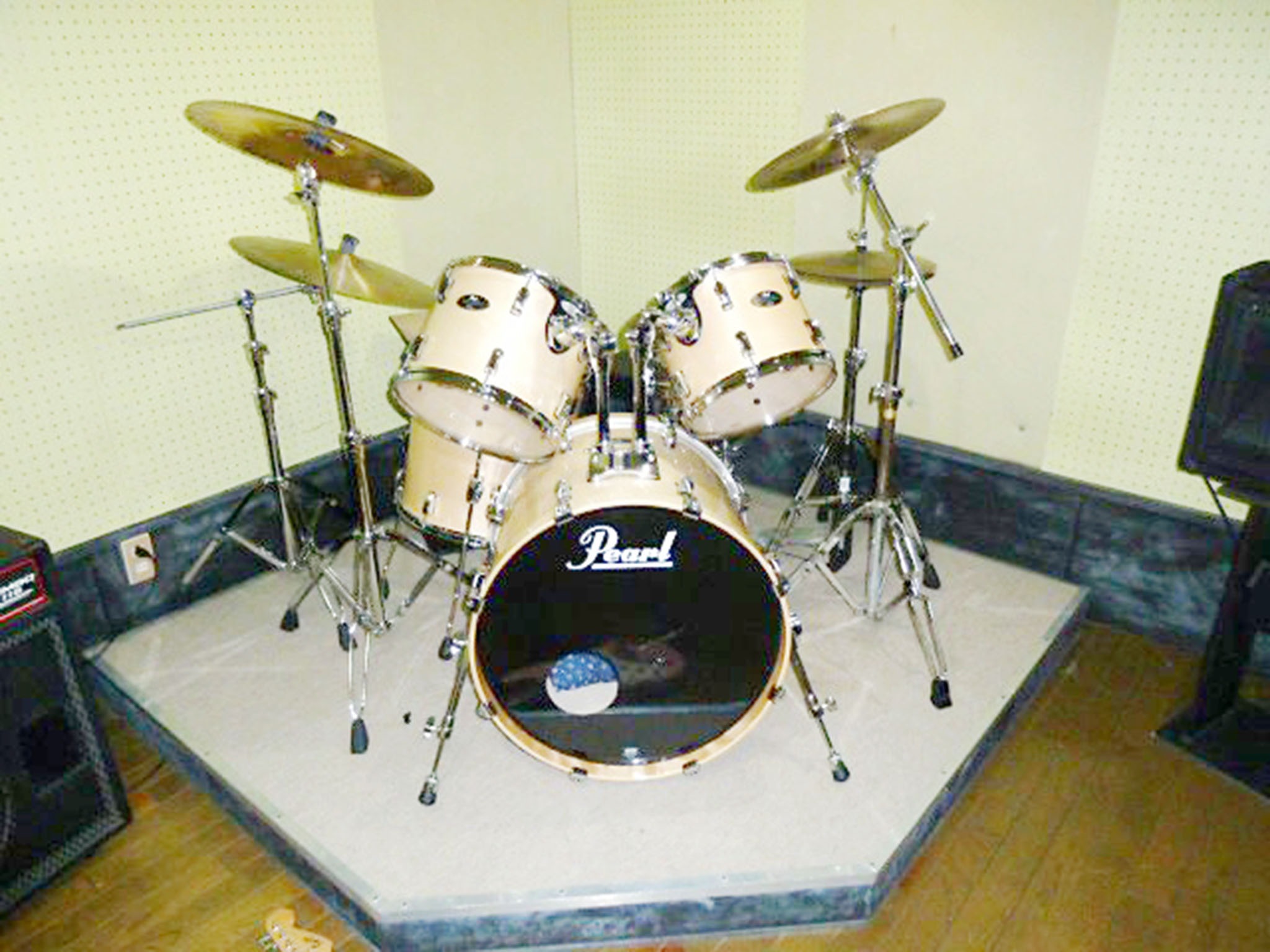 ・本格的な音楽スタジオがございます