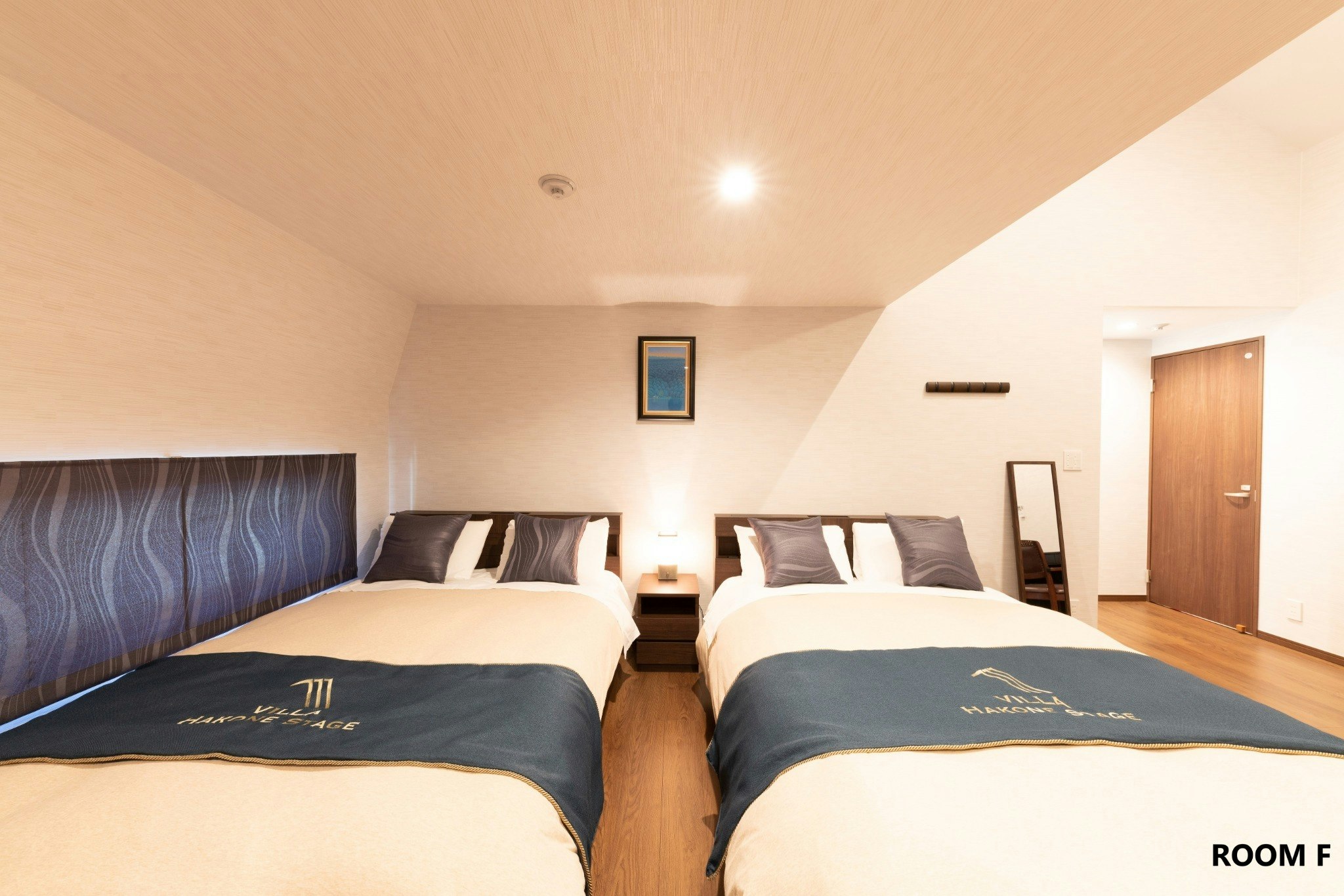 VILLA-F◇ 洋室55.48m2+ロフト付客室◇最大8名様可◇芦ノ湖◇新宿・羽田直行バス有