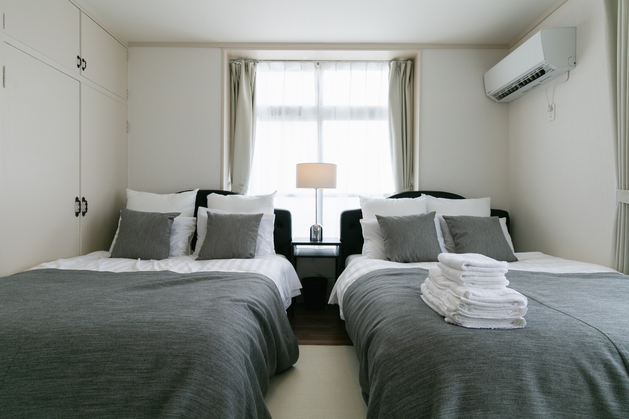 BED ROOM 1 (Double Bed×2)