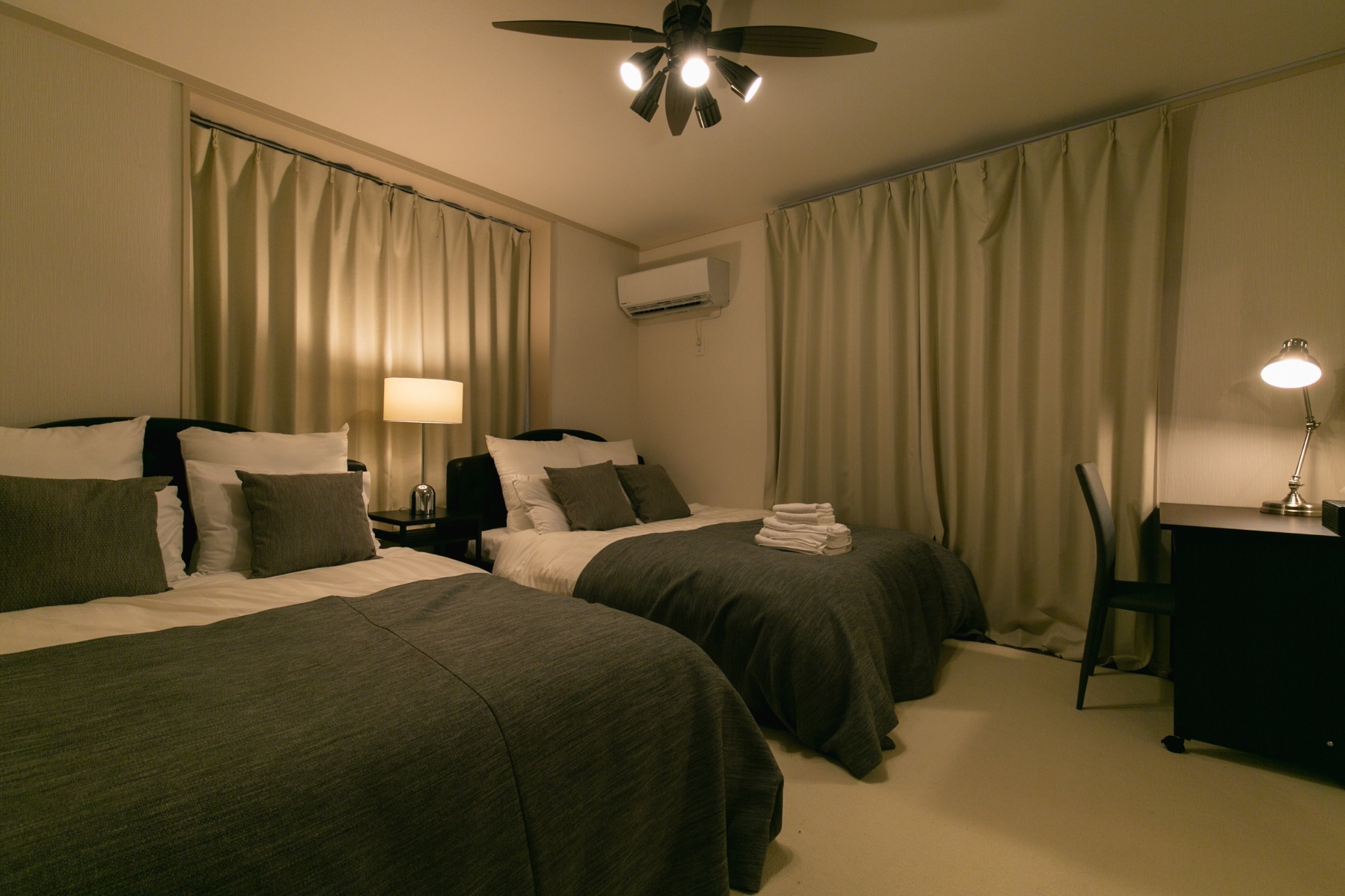 BED ROOM 1 (Double Bed×2)