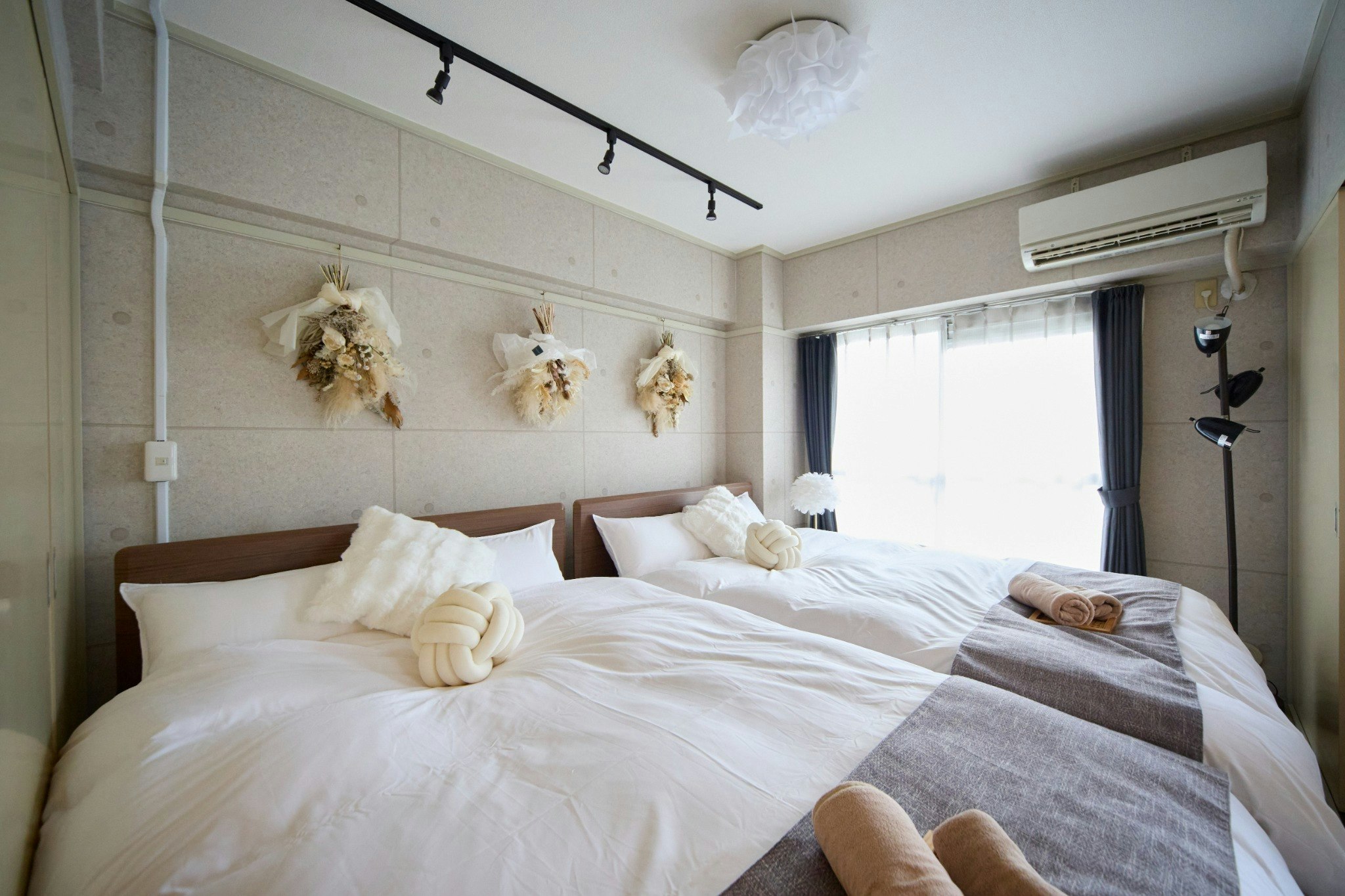 【最大8名】48m2 2LDK | ベッド5台 | 駅3分/ ジブリパークまで車で30分