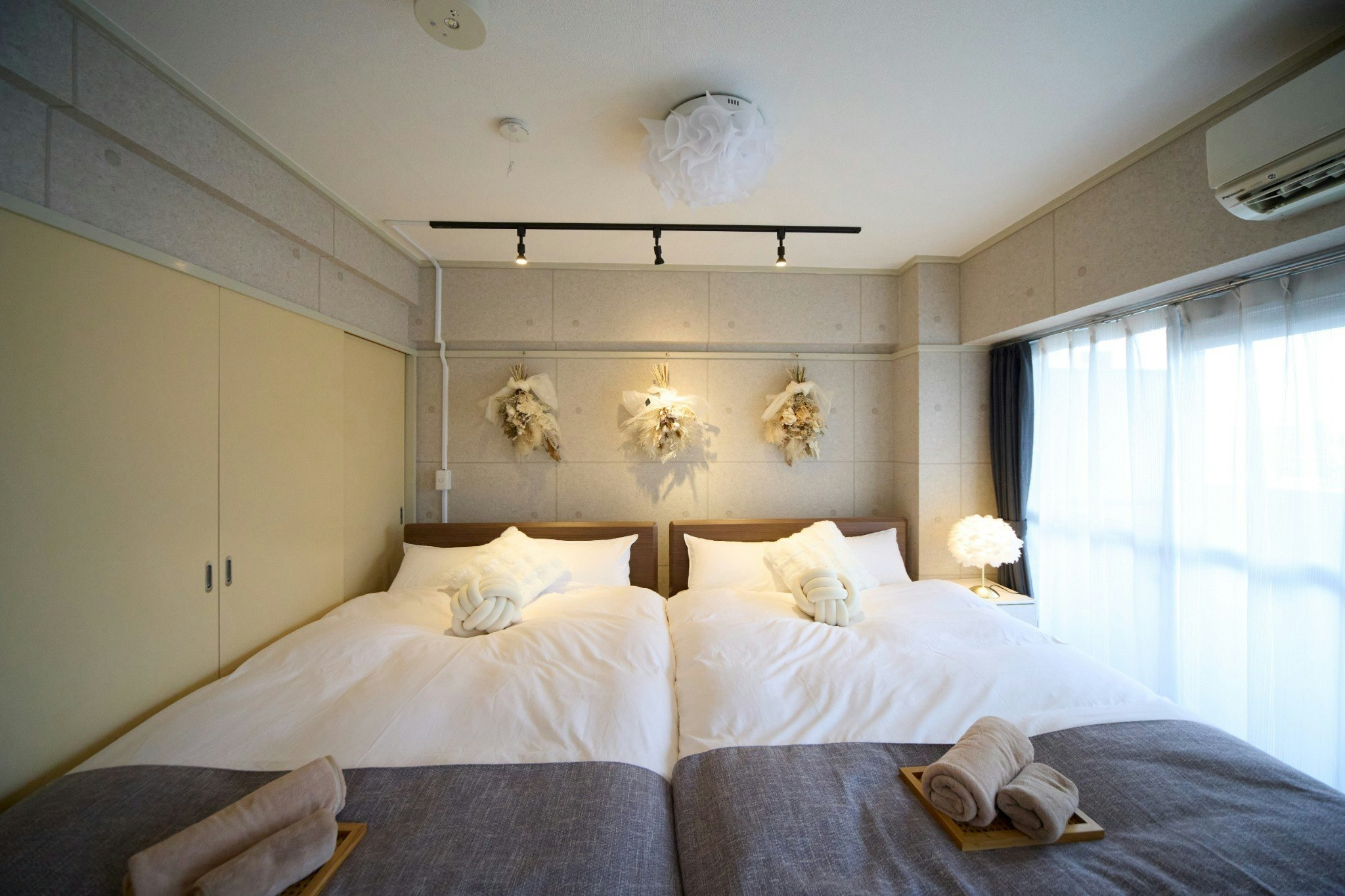 【最大8名】48m2 2LDK | ベッド5台 | 駅3分/ ジブリパークまで車で30分