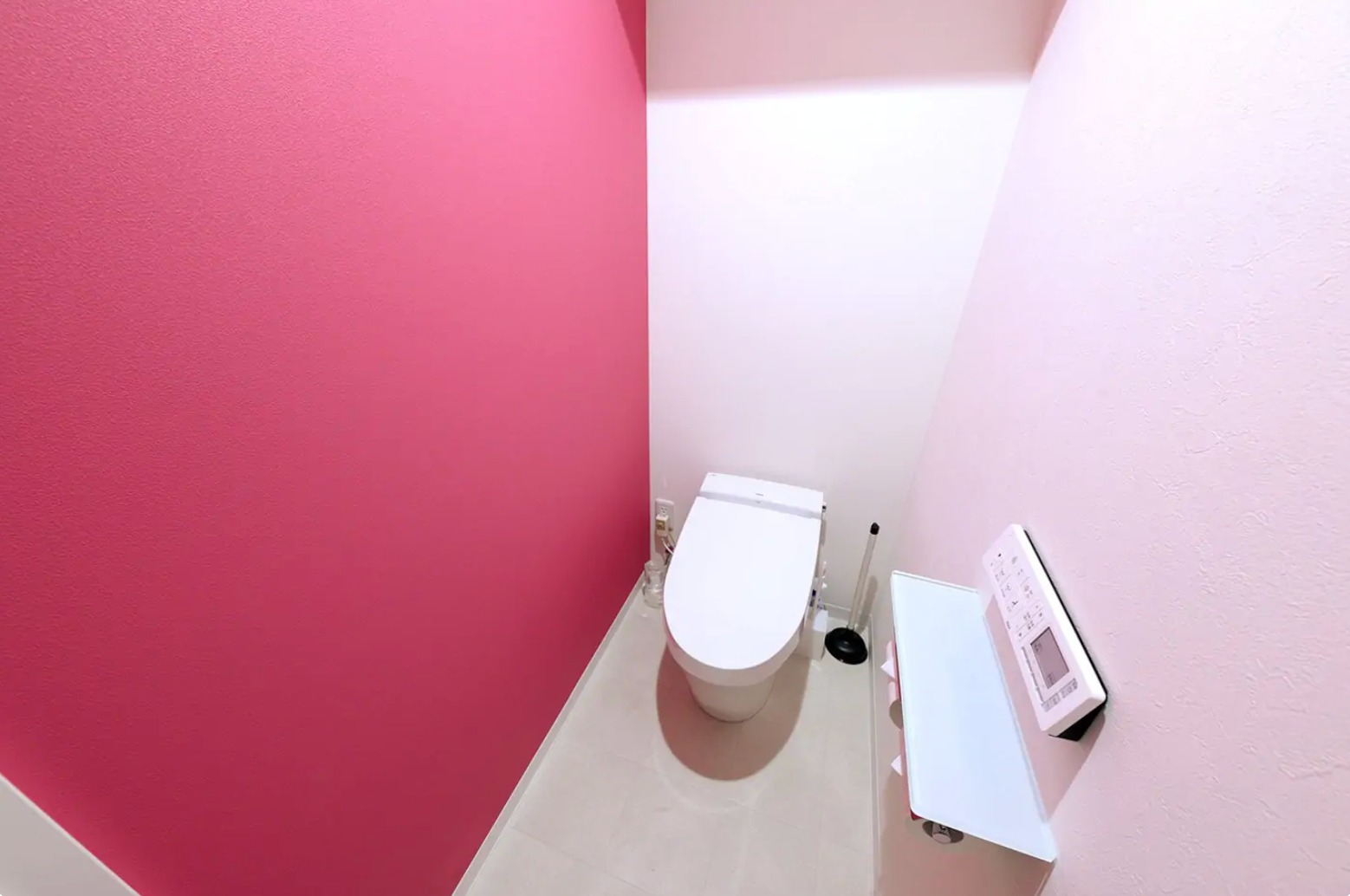 かわいいピンクのトイレ