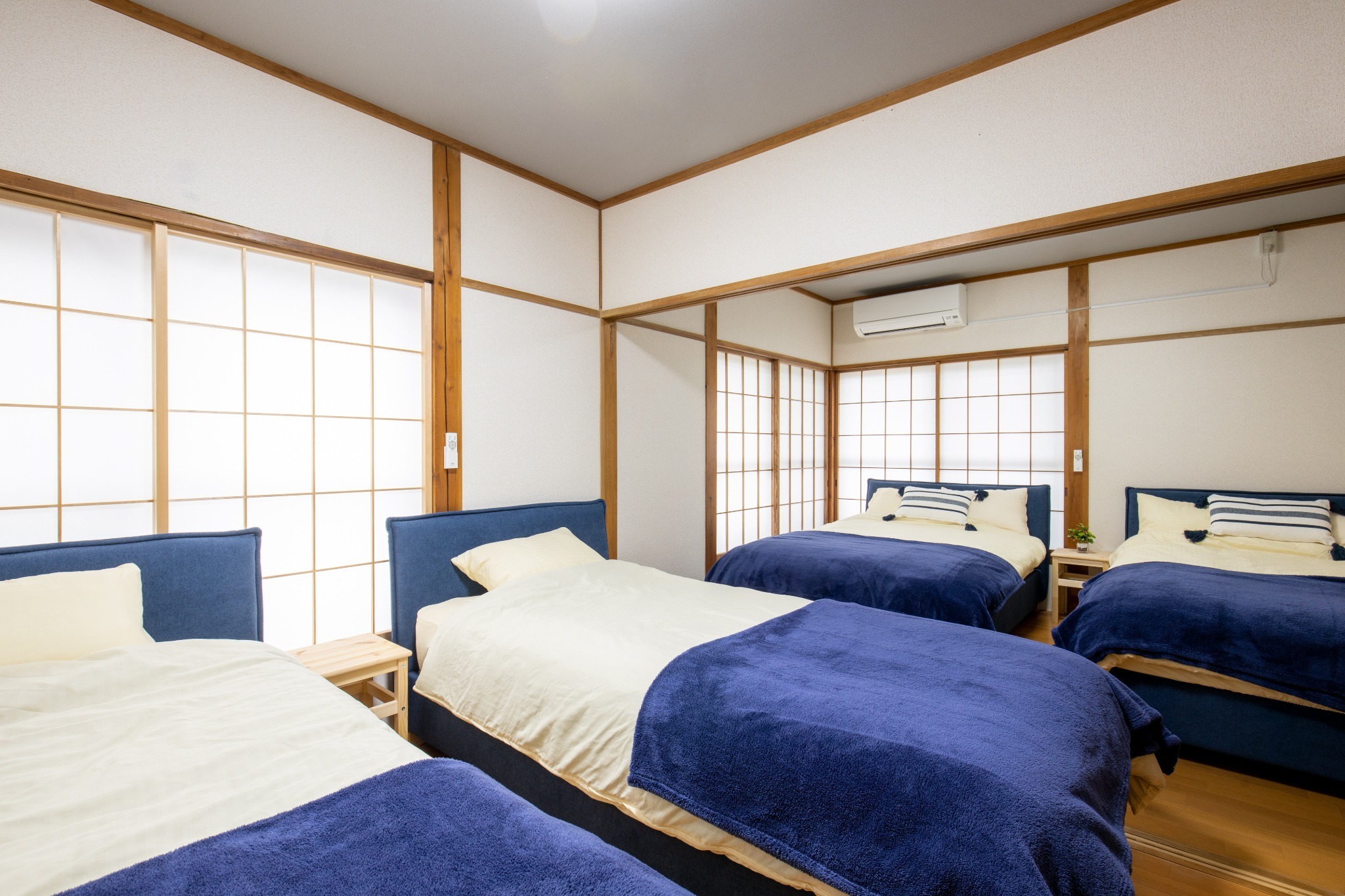 SCHLARAFFIA製 bed