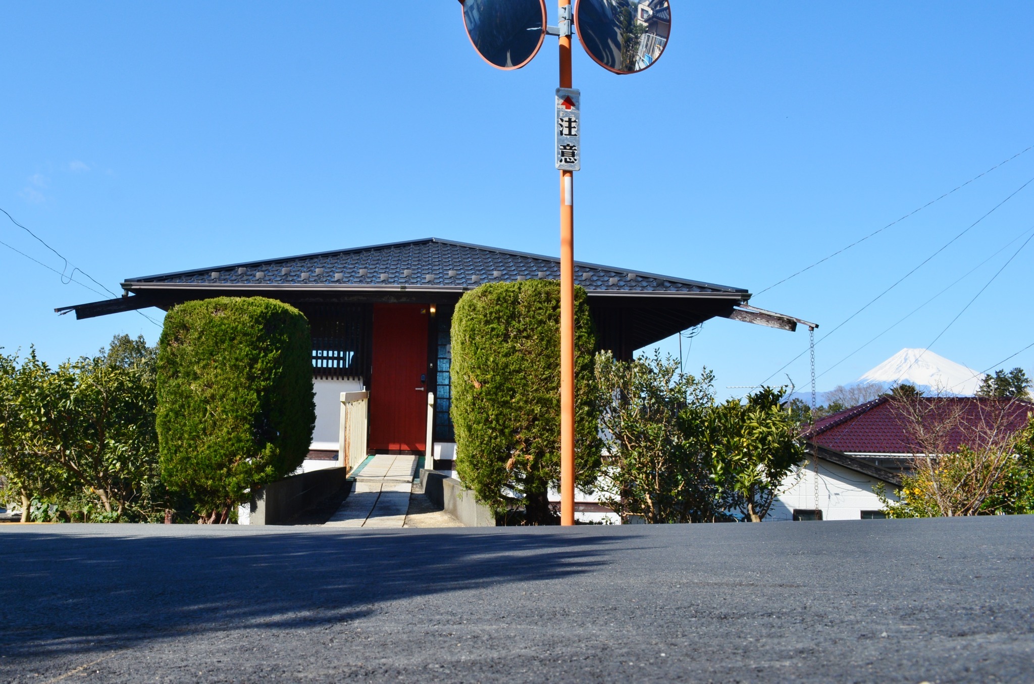 富士山を望める眺望 Amazing Mt.Fuji view! 伊豆Ricca1 高台2階からの専用玄関となります Izu Ricca1 is a private entrance from the second floor of the hill.