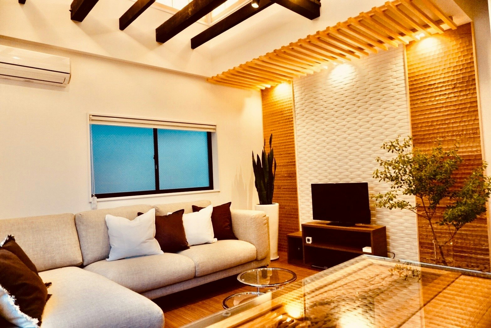 Comfortable 2 bed room ➕Living room ➕2Toilet 